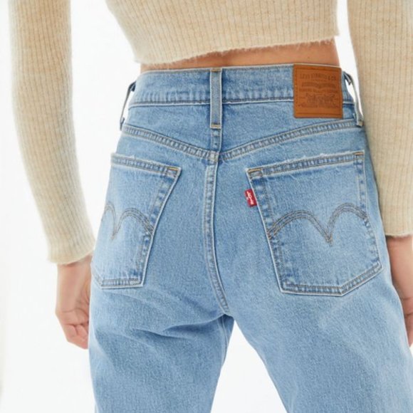 Levi's Wedgie Icon Jeans in Light Wash - Picture 6 of 12